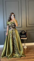 فستان سهره اوف شولدر لون زيتي بتطريز اسود لامع جذا...