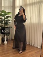 جلابية سوداء تنبض بالأناقة والرقي