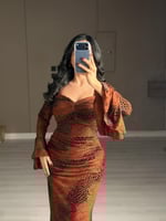 فستان سهرة ماكسي ضيق بنقشة جلد الفهد باللونين الصد...