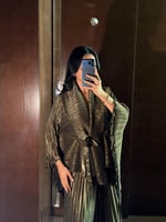 طقم ناعم وانيق فضفاض بلون ذهبي انيق