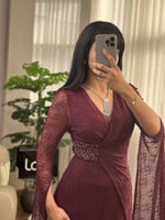 فستان ناعم دانتيل بتصميم وقصه تبرز جمال القوام