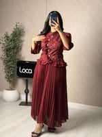 طقم ناعم بلون احمر