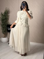 طقم ناعم بلون أوف وايت