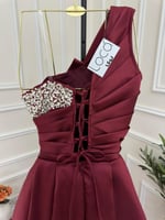 فستان سهره احمر مع أكمام منفصله