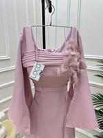 فستان ناعم بقصة صدر مخصره وكم طويل واسع