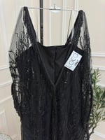 فستان اسود شك