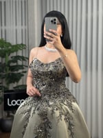 فستان سهره مطرز بتصميم ملكي