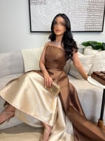 فستان بني غامق