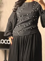 طقم ناعم وراقي بلون اسود