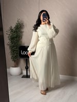 طقم ناعم وراقي بلون ابيض