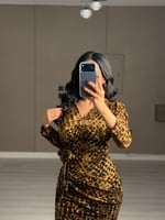 فستان ميدي ناعم بأكمام طويلة لون فهدي