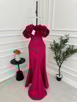 فستان احمر بتصميم مميز وقصه اوف شولدر