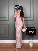 فستان سهره وردي مطرز بالكريستال