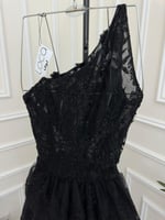 فستان اسود مورد بدانتيل طبقات من لوكا فاشن