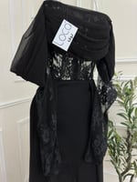 فستان اسود بدانتيل ناعم