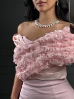 فستان ندى الورد الناعم