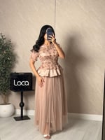 طقم ناعم بلون لحمي على وردي