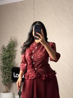 طقم ناعم بلون احمر