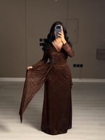 فستان سهرة طويل لون بني لامع