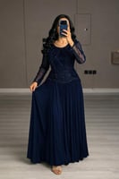 فستان شيفون طويل باكمام دانتيل و كسرات بليسيه راقي...