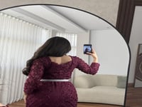 فستان “أناقة التوت” المطرز بحزام لؤلؤي