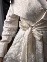 فستان ناعم باللون السكري