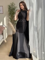 فستان انيق مميز بتطريز في الخلف