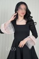 فستان ناعم بلمسات من الدانتيل والتل