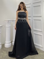 فستان انيق مميز بتطريز على الخصر