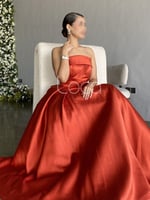 فستان انيق بلون ملفت