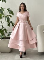 فستان وردي طبقات