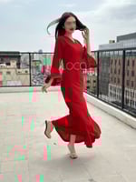 فستان احمر ناعم بأكمام طويلة