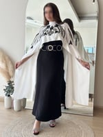 فستان انيق من اللونين الابيض والاسود