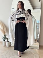 فستان انيق من اللونين الابيض والاسود