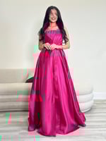 فستان عاري الكتف بطيات