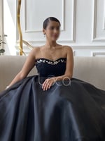 فستان اسود انيق مميز بلمسات من الكريستال