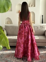 فستان مشجر مميز بطيات على الخصر