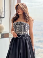 فستان اسود مميز بتطريز انيق