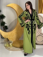 جلابية انيقة بتفاصيل باللون الاسود