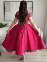 فستان فوشي بقصة مميزة