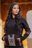 بلوفر أسود بهوية يوم التأسيس