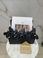 بوكس ورد أنيق مع قلادة الغزال