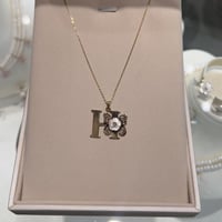 قلادة الفراشة بالحرف