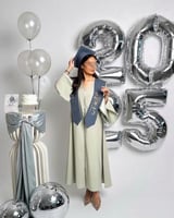 طقم عباية تخرج تفاحي 2025