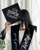 عباية تخرج 2025 تصميم أنيق وجودة استثنائية