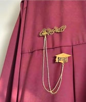 بروش قبعة التخرج بالإسم