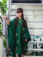 بشت مع وشاح مطعم بسيفين ونخلة