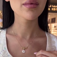 سلسال الوردة بتصميم ناعم