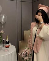 عباية تخرج 2025 تصميم أنيق وجودة استثنائية