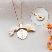 سلسال بالاسم مع فراشه وحرف من تحب